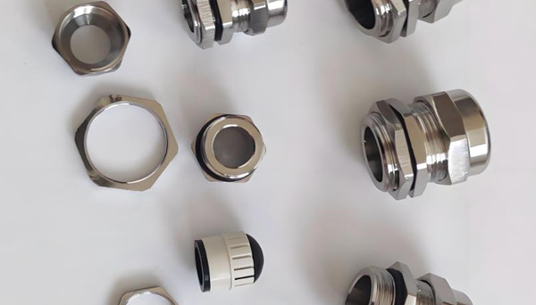 如何選擇設(shè)計(jì)出一款高性能的防水接頭？ 圖2