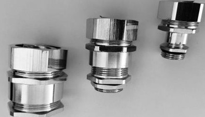 戶外如何確保金屬防水接頭的防水功能和安全性？